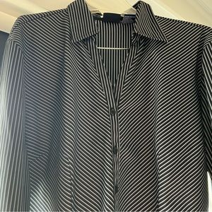 Sretch no iron blouse. Like new.